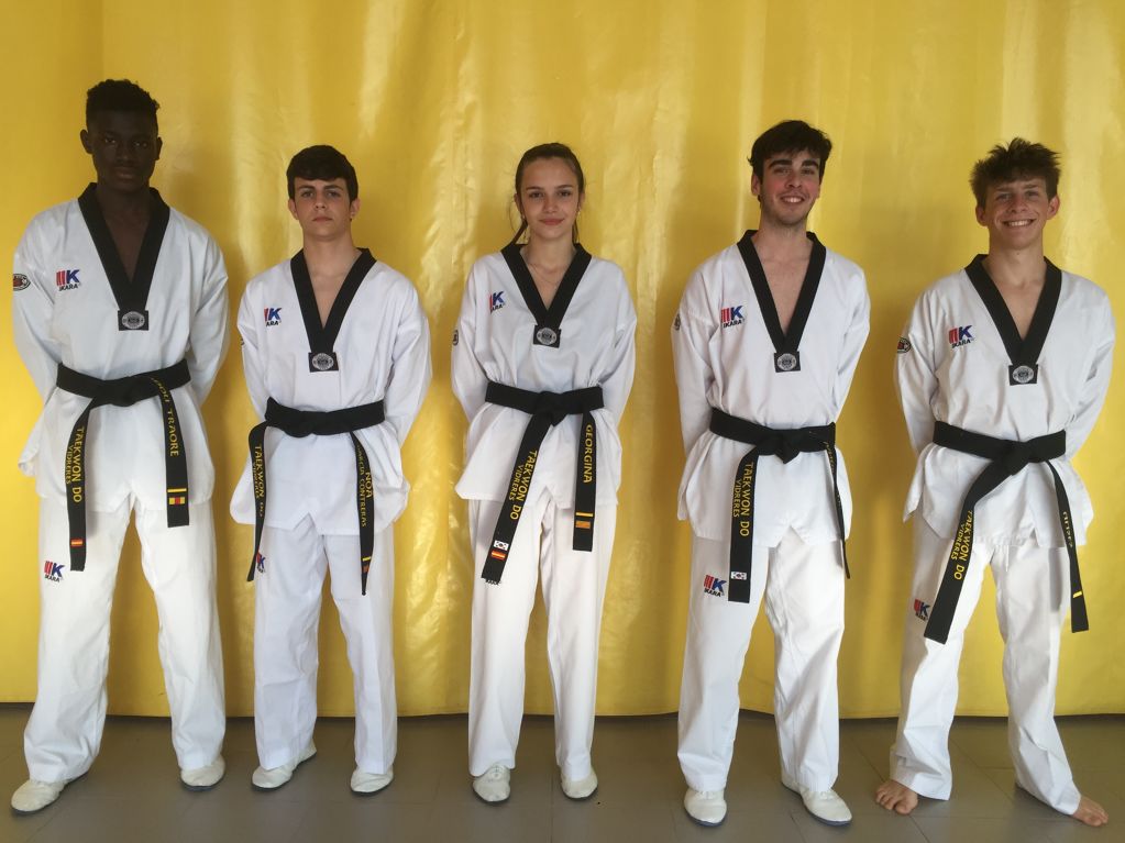Nuevos cinturones negros en TKD Vidreres