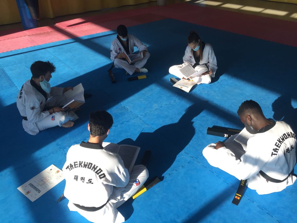 Nuevos cinturones negros en TKD Vidreres