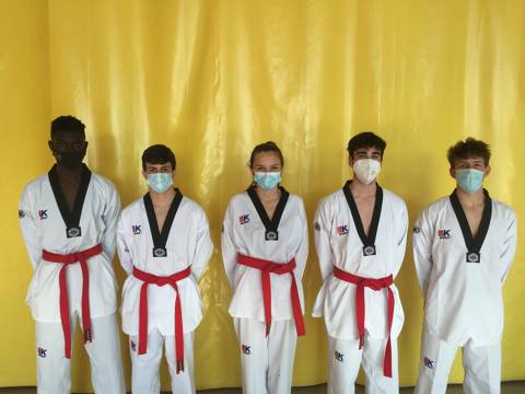 Nuevos cinturones negros en TKD Vidreres